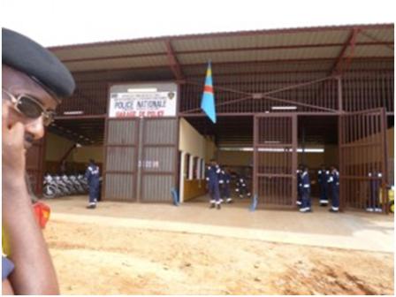 Garage construit par la Coopération britannique pour la Police Spéciale pour la Protection de l'Enfant et de la Femme