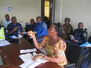 Une vue de l’intervention du RRSSJ/.Bas-Congo sur le rôle de la Société Civile dans la réforme du secteur de sécurité en RDC [photo SSAPR/CRE]